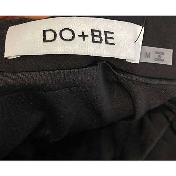 DO+BE Women Mini Skirt Ruffled Trim Zip Close Ruched Side Lined Black Medium NWT - Picture 3 of 6